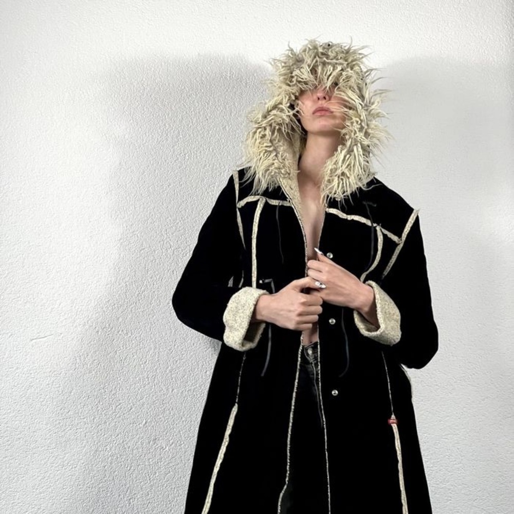 Vintage Talula black hooded coat with fur. Size S